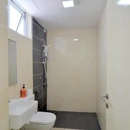 Azfa Suites At De Centrum Putrajaya Bangi Free Wifi Kampong Sungai Kembong Hilir Exterior photo